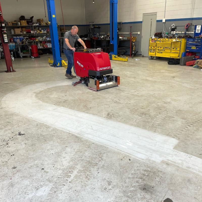 Tomcat Stand On Floor Scrubbers Rival service bay epoxy - https://assets.tomcatequip.com/demoImages/2025/april/Rival-Stand On Floor Scrubbers-service bay-epoxy-USA-649.jpg - 800 - 800 - 649 A Tomcat Rival Stand On Floor scrubber cleaning epoxy in North Carolina at an Auto Repair facility